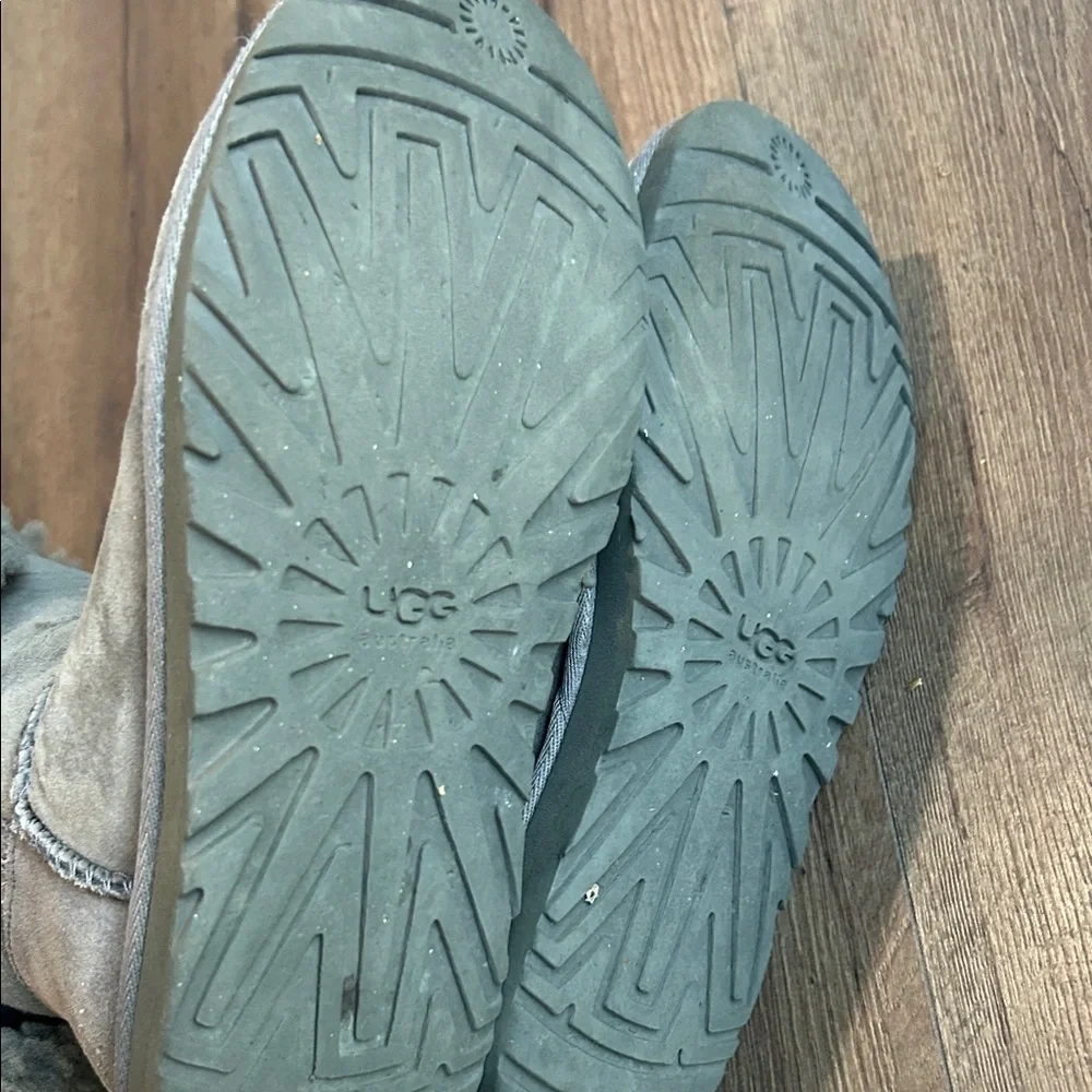 Ugg Boots Olive Green !! Size 7